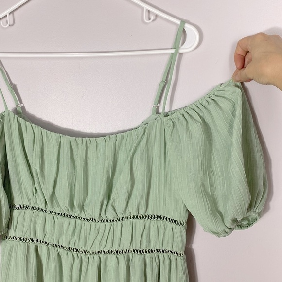 ASTR The Label Holland Ruffle Off-Shoulder Tiered Midi Dress size medium - Picture 5 of 12